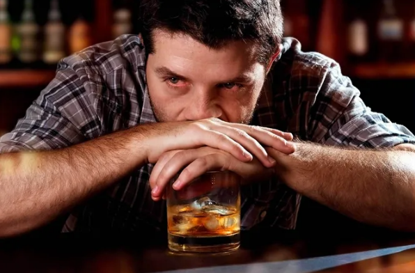 Коварный враг: как алкоголь на самом деле влияет на организм